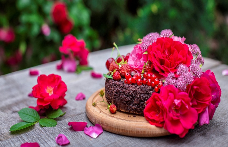 Benefits of online cake and flower delivery