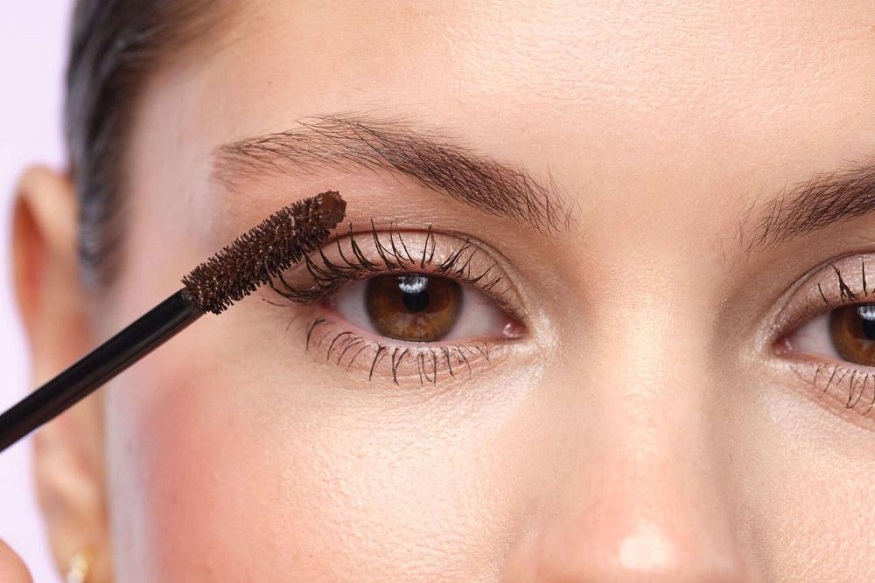 How To Fix Mascara Smudges Like a Pro with Foundation?